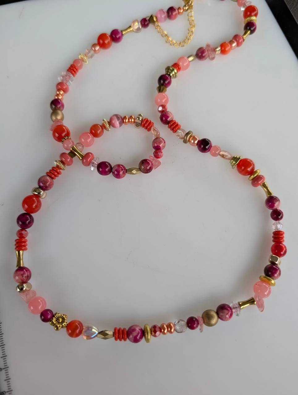 Grote ketting met natuurlijke stenen roze tijgeroog, rubelliet en glas PA1041 – photo 4